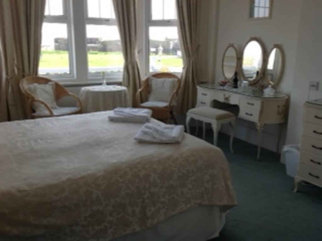 Bed and Breakfast Bassets House AEGON International Exteriér fotografie