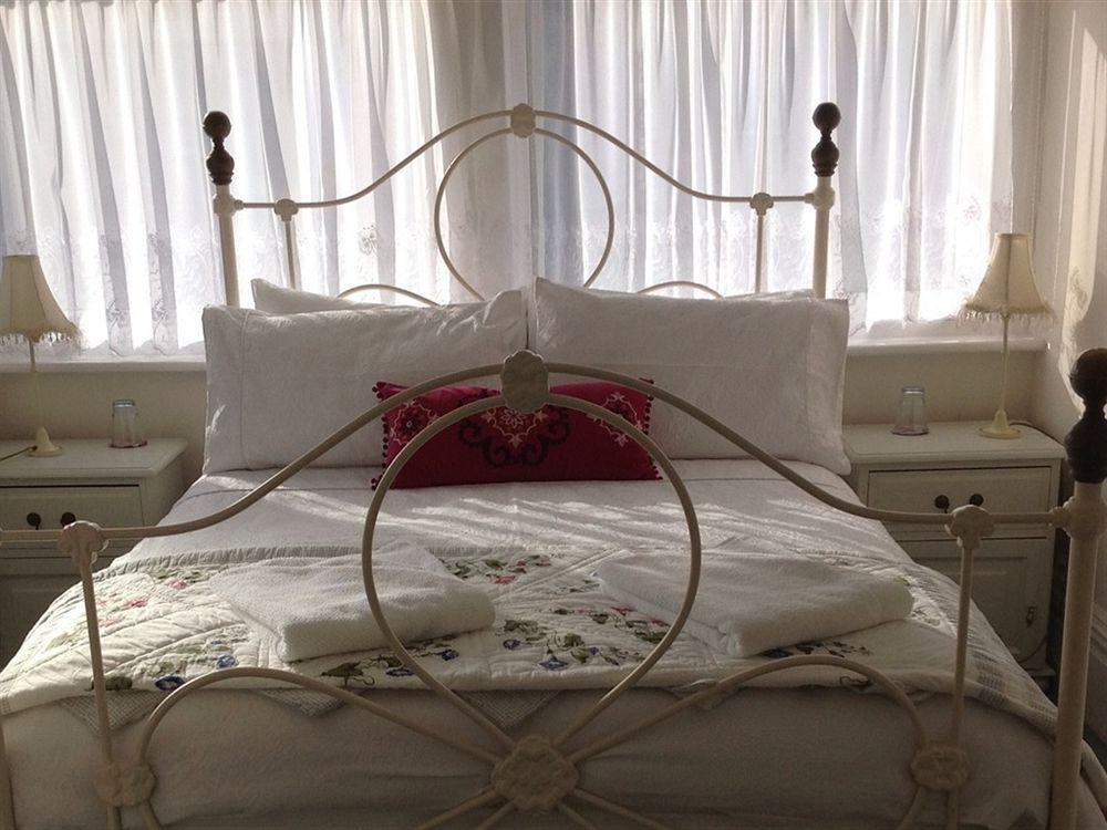 Bed and Breakfast Bassets House AEGON International Exteriér fotografie